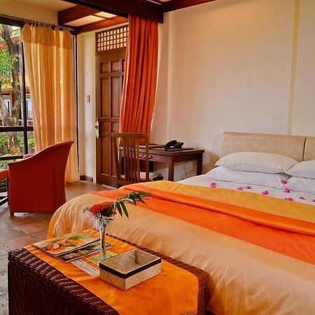 Punta Bulata White Beach Resort & Spa Cauayan  Bagian luar foto